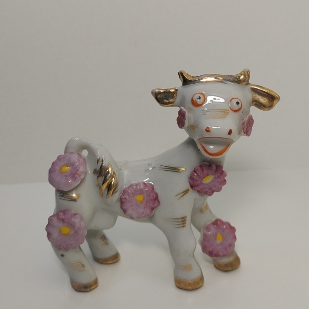 FLORAL WHITE & GOLDEN BULL. JAPAN FUNNY FACE FIGURINE
